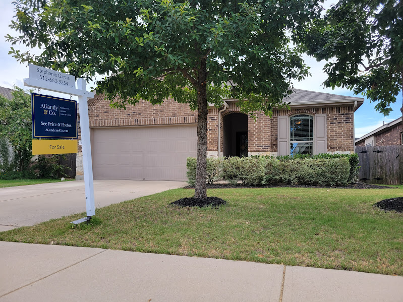 Selling a home in Liberty Hill – exterior photo of house